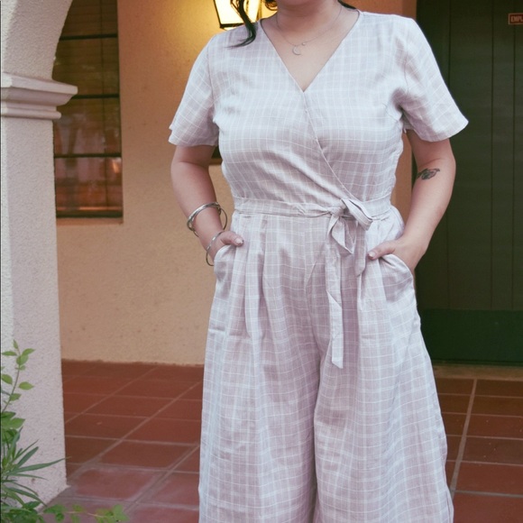 Crossover culottes jumpsuit - Picture 2 of 3